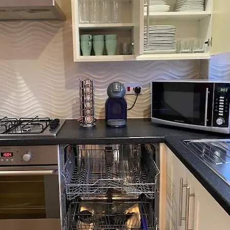 Nice House + Car Parking + Close To The City Centre Holiday home