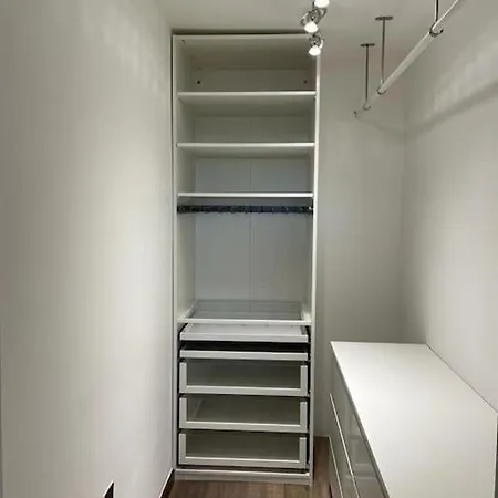 Deeluxe Apartment - Luxury 2 Bedroom Apartment
