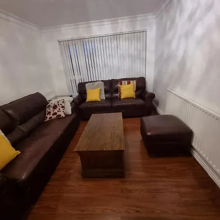 Casa de Férias Spacious 3 Bed House - A Away From *
