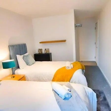 2-bed Near Centre