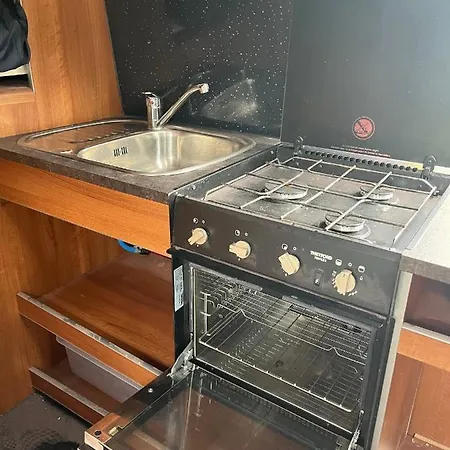 Κάμπινγκ Waterside Campervan *
