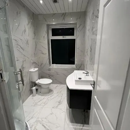 The Pleasant House マンチェスター