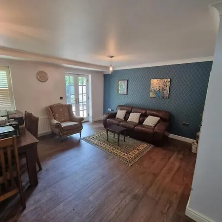 Spacious 3bd House - Victoria Park