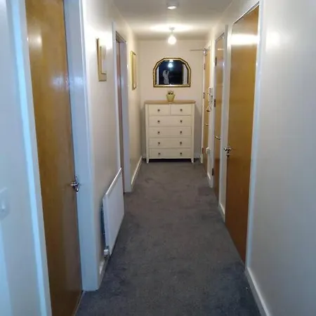Modern 2 Bed, 2 Bath Near Etihad Stadium And Coop Live