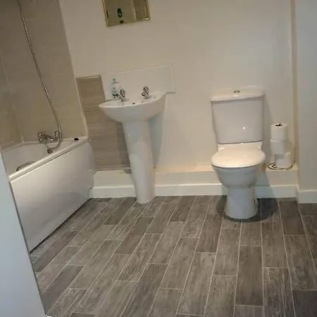 Modern 2 Bed, 2 Bath Near Etihad Stadium And Coop Live Apartment *