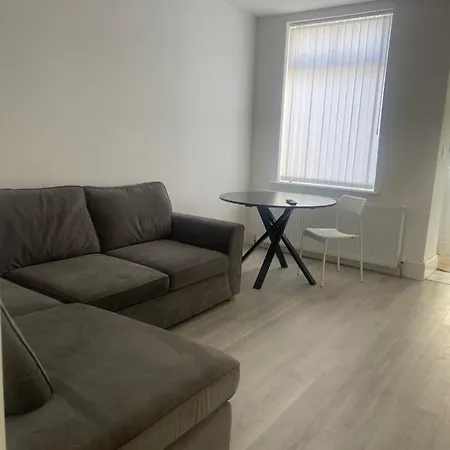 Flat 1 15 Woodland Road, M18 7hs Manchester