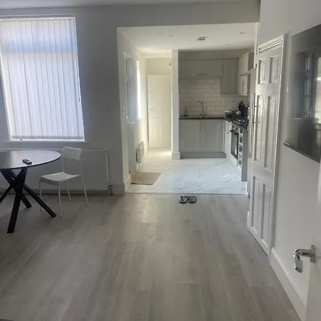 Apartment Flat 1 15 Woodland Road, M18 7hs