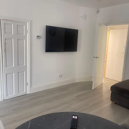 Apartment Flat 1 15 Woodland Road, M18 7hs