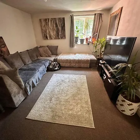 2 Bed Flat Eccles/old Trafford * Manchester