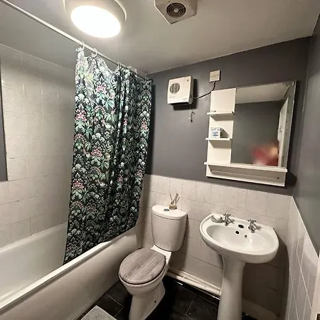 2 Bed Flat Eccles/old Trafford Apartment *