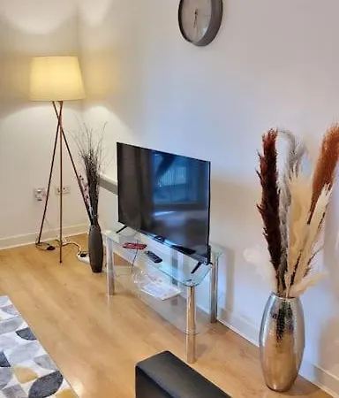 Balcony-view With Free And Secured Parking 아파트 맨체스터