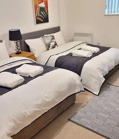 Lejlighed Balcony-view With Free And Secured Parking *