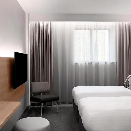 Moxy Centre Hotel 3*