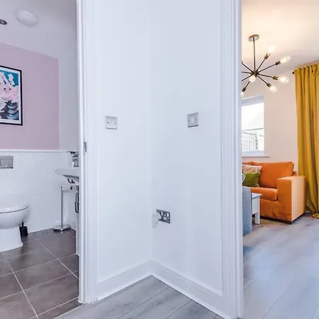Stunning Design House Near Etihad With Parking Bypurestay