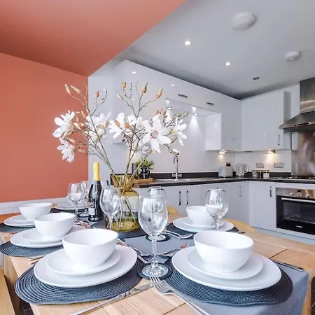 Stunning Design House Near Etihad With Parking Bypurestay *