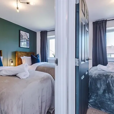 Ferienhaus Stunning Design House Near Etihad With Parking Bypurestay