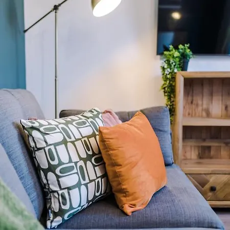 Ferienhaus Stunning Design House Near Etihad With Parking Bypurestay *