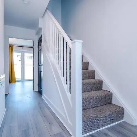 Stunning Design House Near Etihad With Parking Bypurestay Ferienhaus