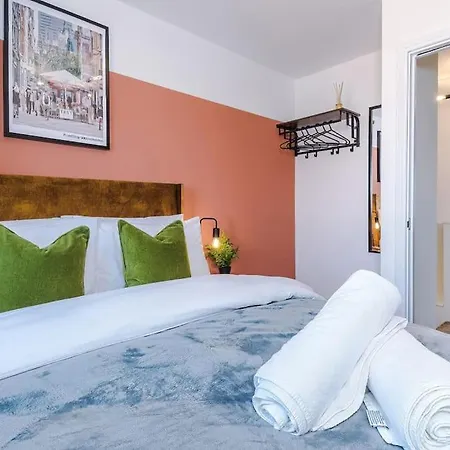 Stunning Design House Near Etihad With Parking Bypurestay