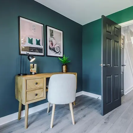 Stunning Design House Near Etihad With Parking Bypurestay