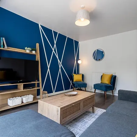 Apartment Large House Contractors Leisure Near Old Trafford