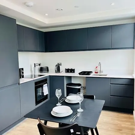 Lovely Available To Rent In Old Trafford