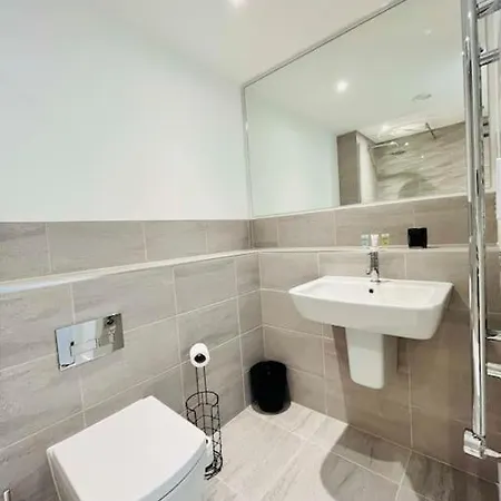 Lovely Available To Rent In Old Trafford Appartement *