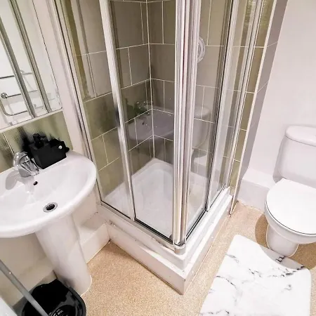 2-bed Near Centre