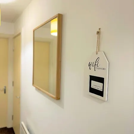 Mosh Homes 01 アパート