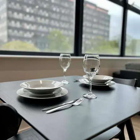 Lovely Available To Rent In Old Trafford マンチェスター