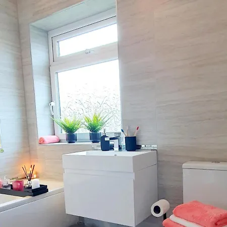 Holiday home Pass The Keys Beautifully Refurbished House Close To Mcr Airport Manchester