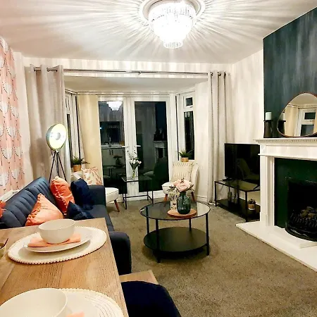 Pass The Keys Beautifully Refurbished House Close To Mcr Airport Holiday home