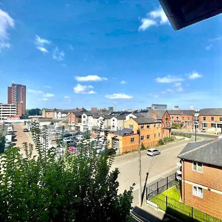 Pass The Keys Two Bedroom Free Secured Parking Apartment