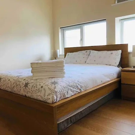 Nice House + Car Parking + Close To The City Centre Manchester