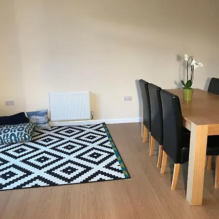 Semesterbostad 3-bedroom House - Car Parking - Air Conditioning