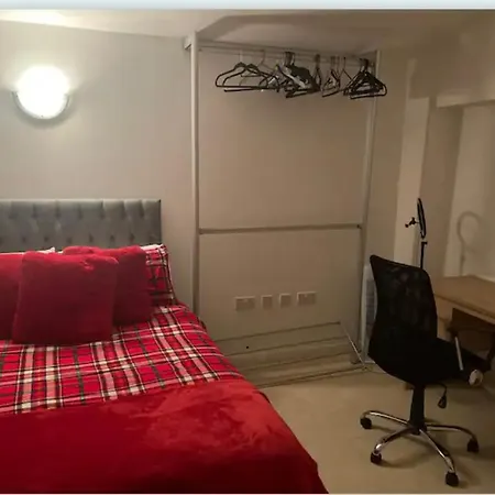 Commonwealth Town House *