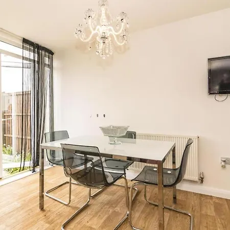Villa Commonwealth Town House
