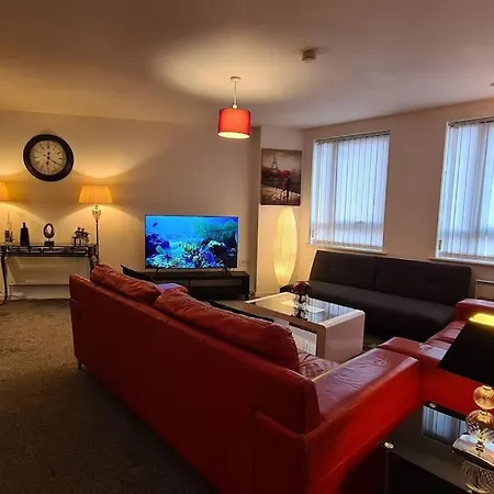 Lovely 2-bed Apt+wi-fi+parking. 公寓 *