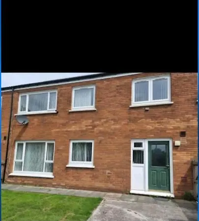 Spacious 3 Bed House - A Away From Manchester