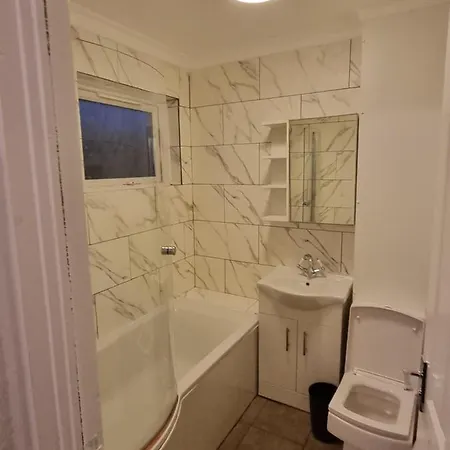 Casa de Férias Spacious 3 Bed House - A Away From