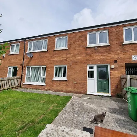 Spacious 3 Bed House - A Away From Casa de Férias