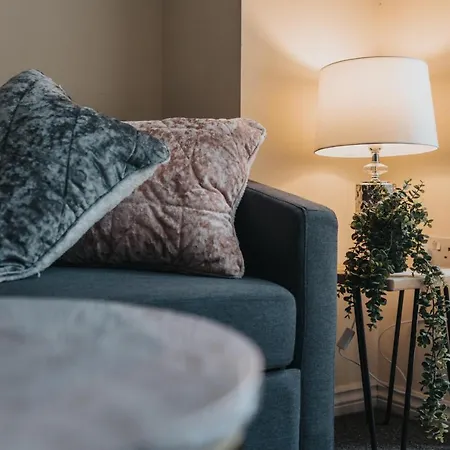 Stylish 2 Bed Flat Апартаменты