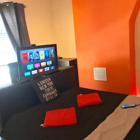 Private King En-suite Bedroom Close To Mediacityuk/old Trafford *