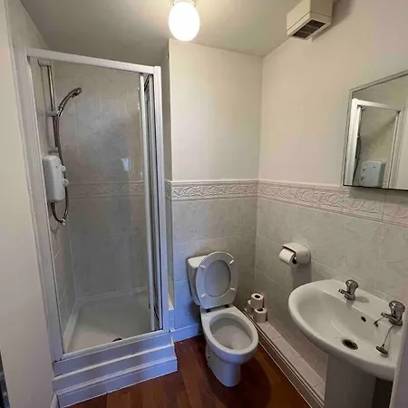 Lovely Flat On Chester Road With Free Parking Apartment *