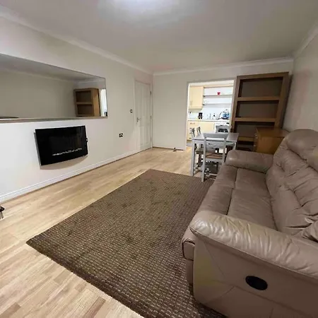 Lovely Flat On Chester Road With Free Parking * Manchester