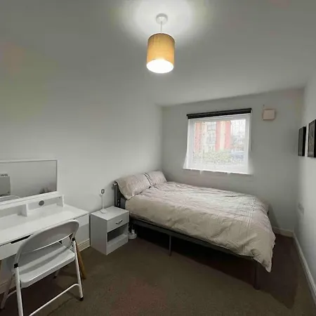 Lovely Flat On Chester Road With Free Parking * 맨체스터