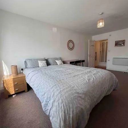 Lovely Flat On Chester Road With Free Parking Manchester