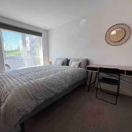 Lovely Flat On Chester Road With Free Parking *