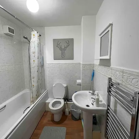 Lovely Flat On Chester Road With Free Parking *