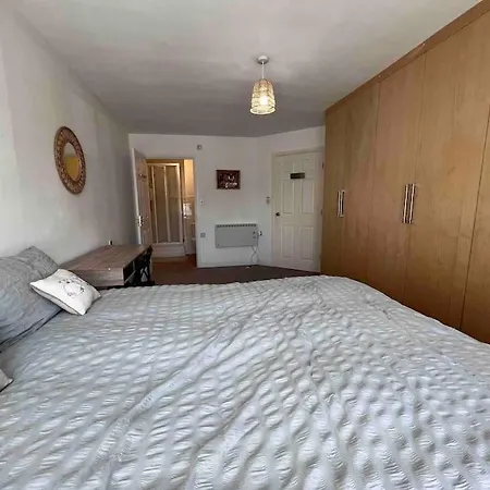 Lovely Flat On Chester Road With Free Parking Manchester